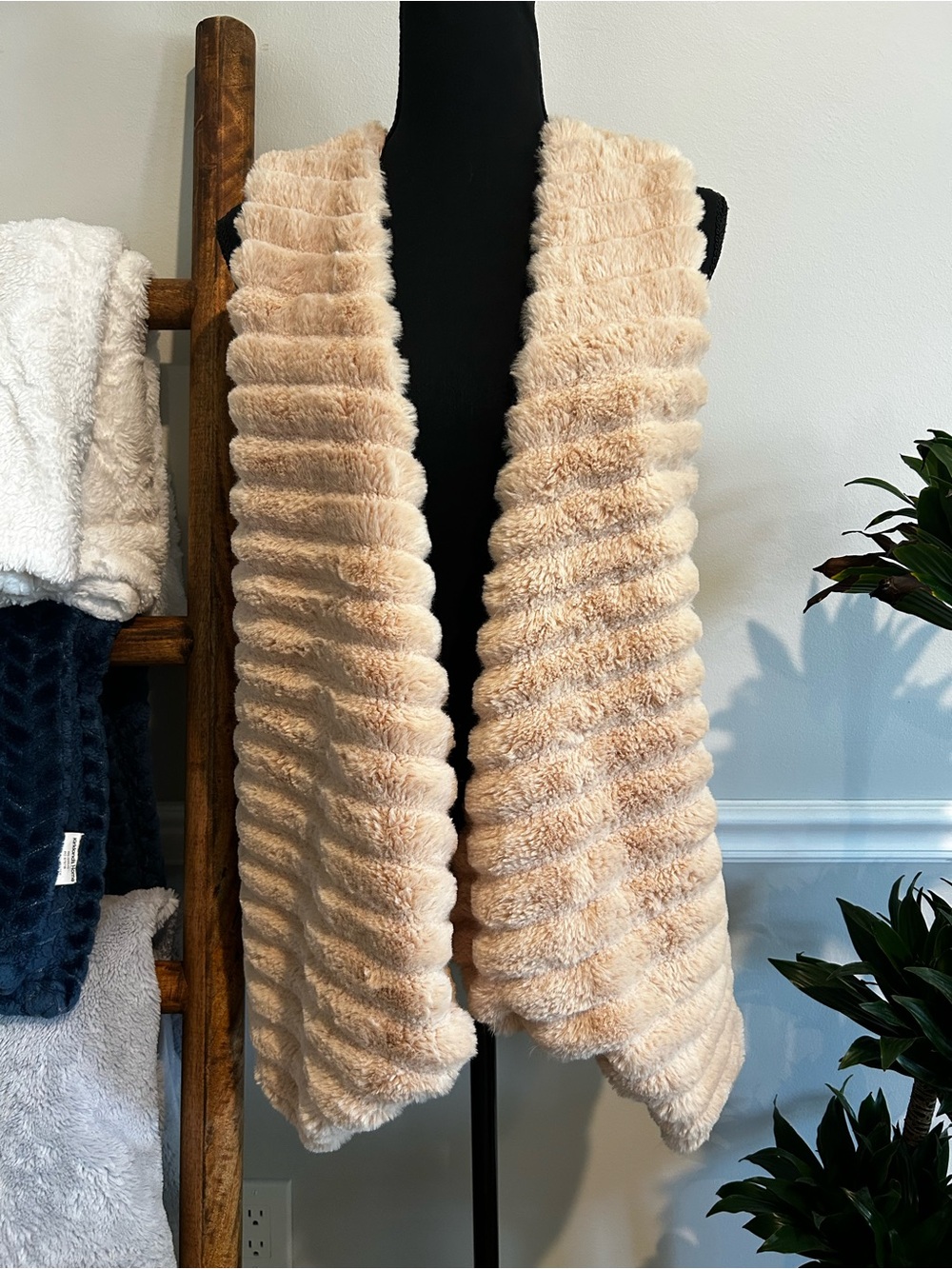 Kori Plush Faux Fur Sleeveless Vest - Light Beige Size S/M